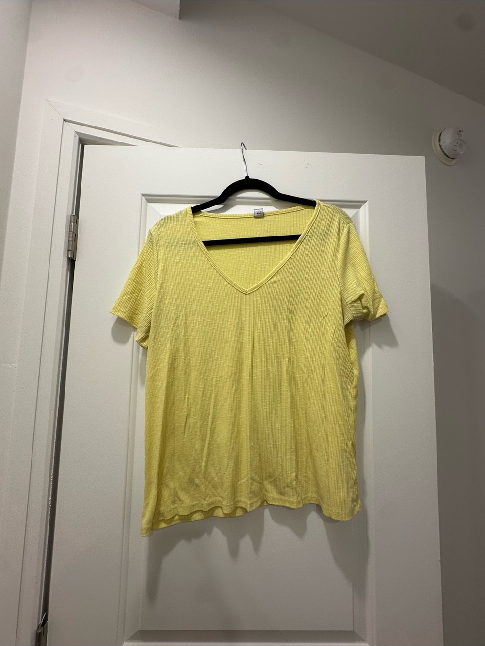 Old Navy Women's Yellow Ribbed V-Neck Short Sleeve Top, Size L